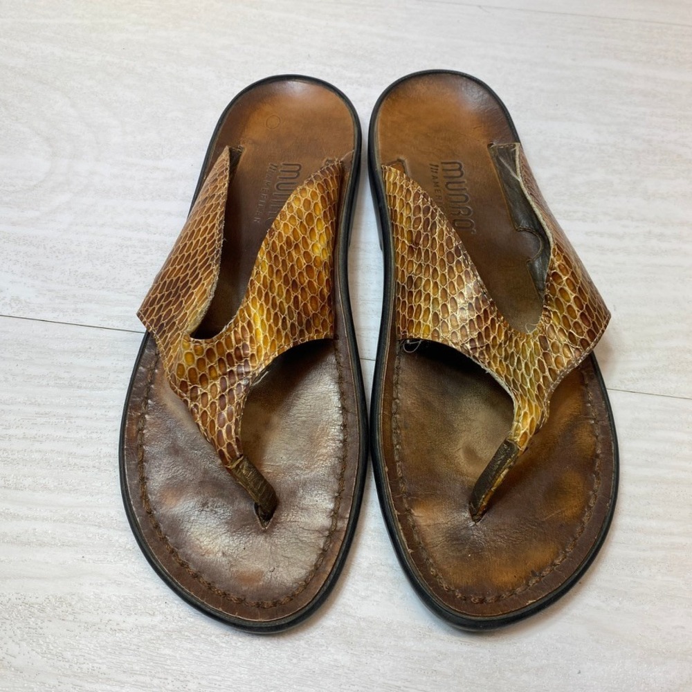 Munro Womens 7 M Thong Sandals Sculpted Snakeskin Embossed Brown Leather Flat